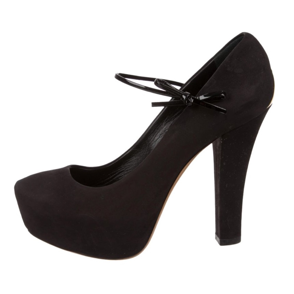 Louis Vuitton pumps
